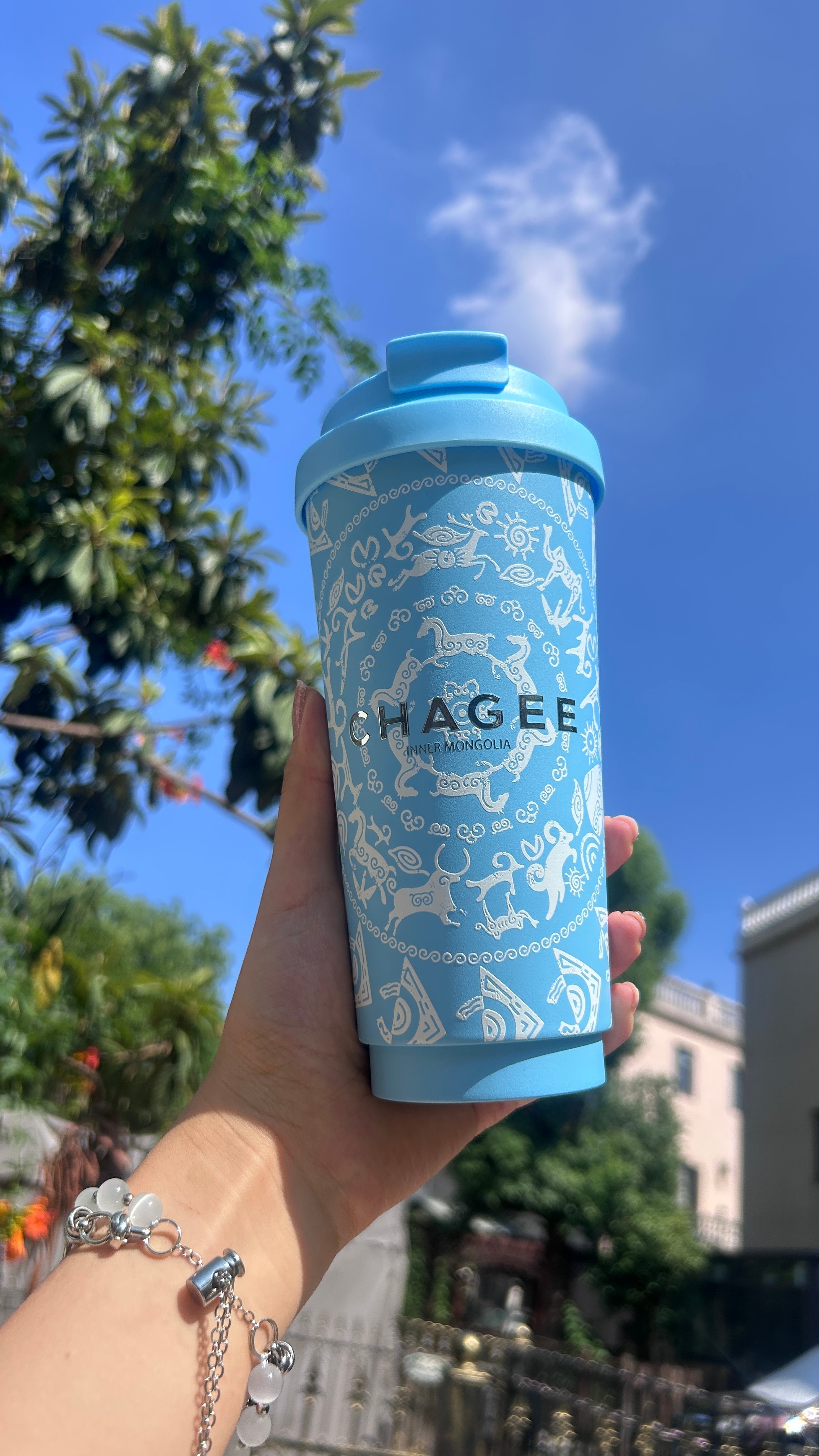 周六快乐，抽个霸王茶姬联名杯子，转评就行，祝大家好运 