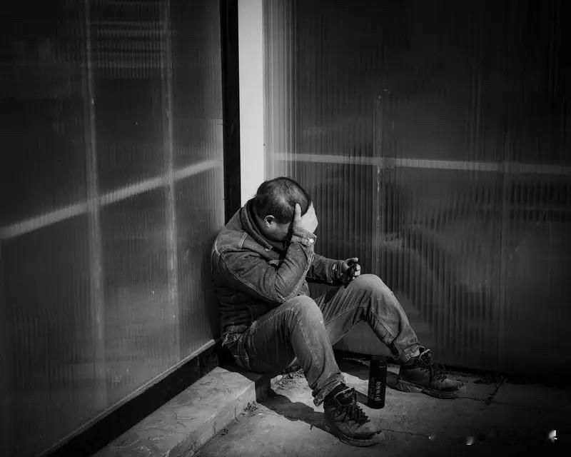 装可怜的人，往往比你想的更聪明

生活中总有这样的人：朋友圈晒的永远是“好累、好