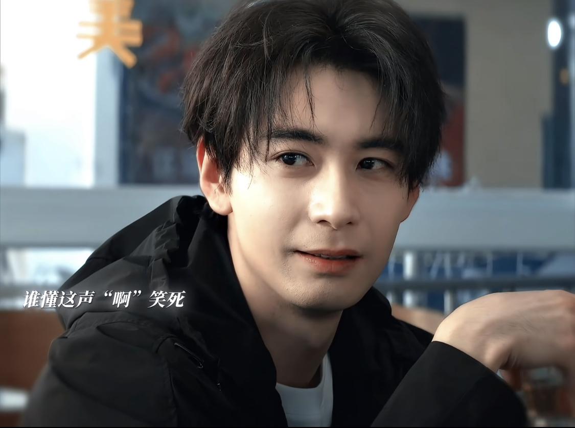 好尴尬哦！炎拓喝醉了向聂九罗表白，还想亲人家被聂九罗躲开了。

第二天炎拓酒醒了