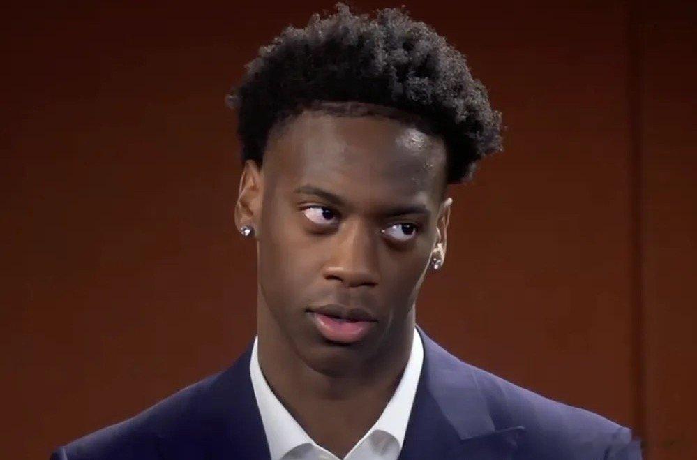状元大热AJ·迪班萨今日参加ESPN节目时，谈到了湖人球星詹姆斯。迪班萨表示：“