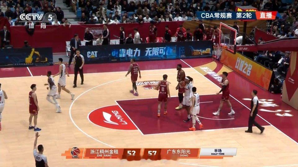 广东队在第二节结束以57-52领先的优势进入下半场。王洪泽陈家政的表现在第二节“