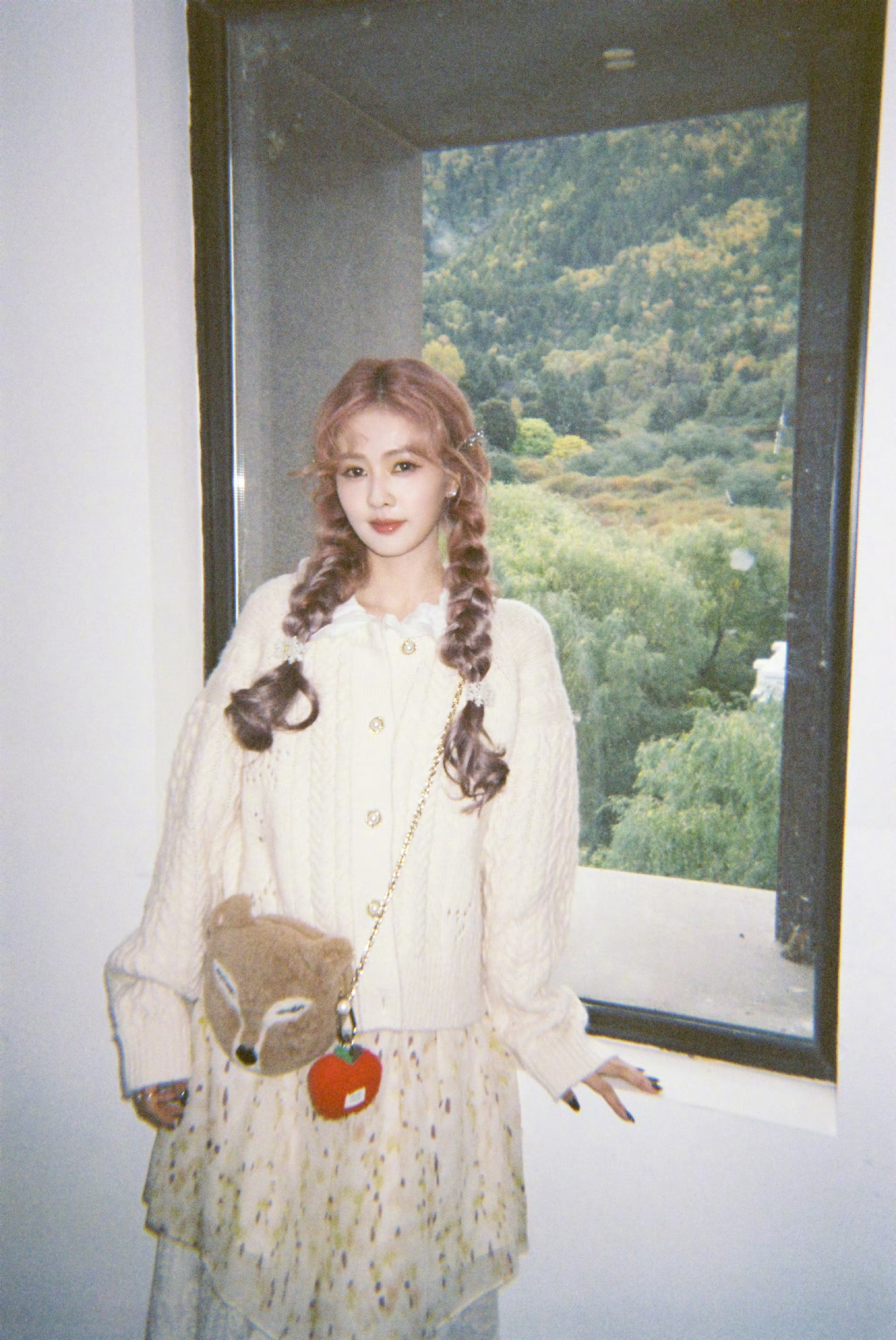 来咯来咯，已经搬好小板凳坐等粉发版奔跑小白鹿嘿嘿嘿 快乐因子回归待会见呀宝宝