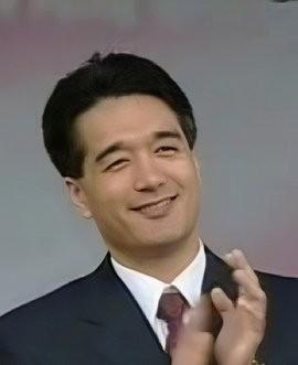 蒋孝刚是蒋氏家族“孝”字辈的兄弟中最小的一位，他的年龄与蒋经国的孩子孝文、孝章、