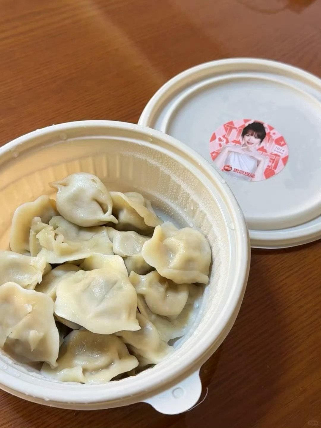 田曦薇自己生日却给粉丝逆应援，小田完全天使来着~好多好吃的好贴心❤️ ​​​