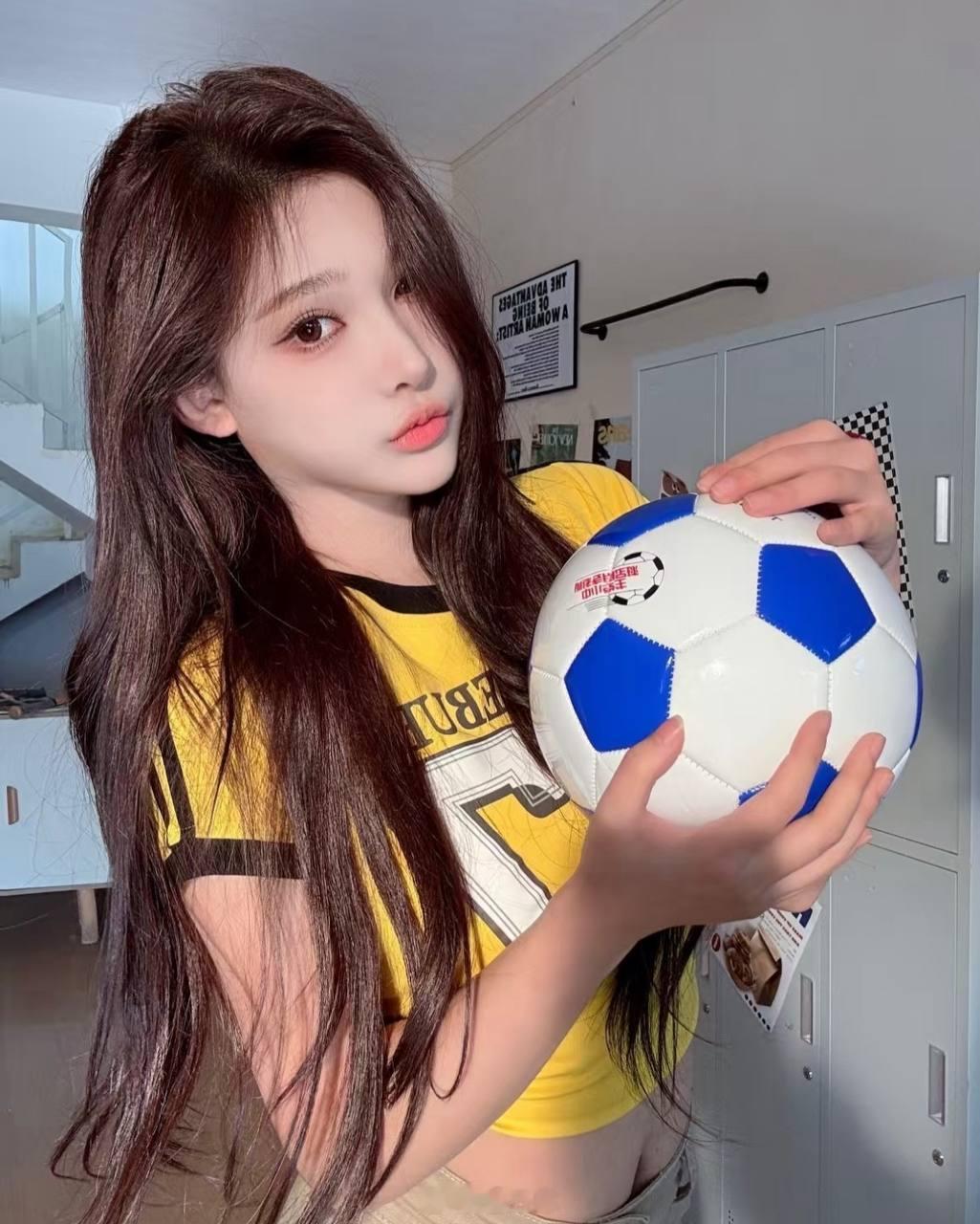 昨天三中二，早场两场友谊赛祝全部拿下！友谊赛： 半全场：平胜方向：让平比分：1-