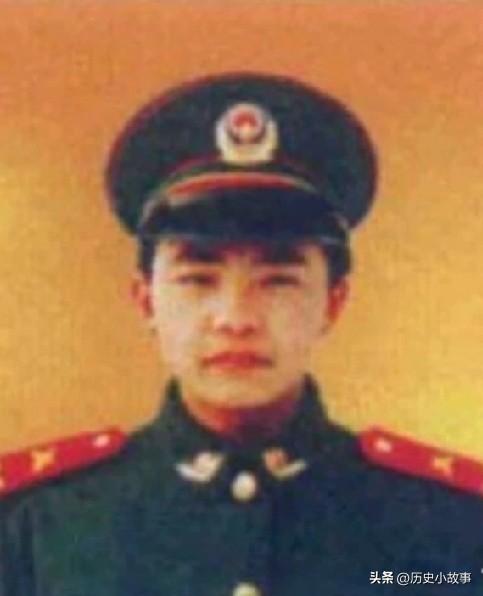 黄强，男，汉族，1985年9月出生，四川省成都市龙泉驿区人，2003年12月入伍