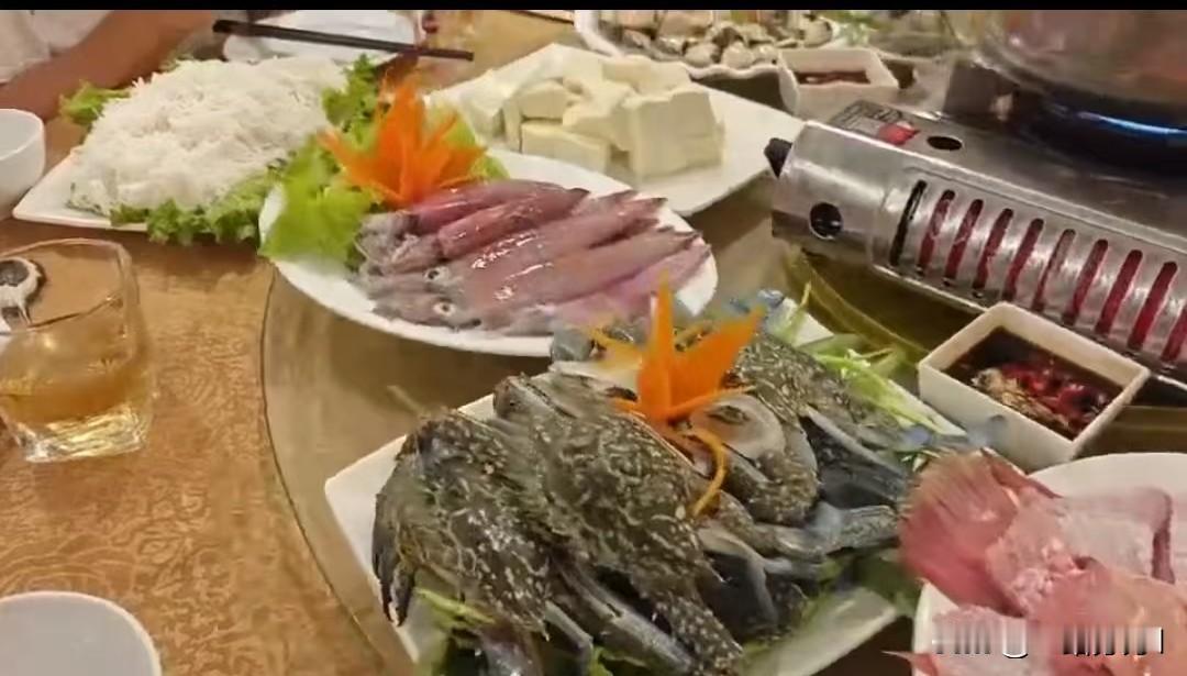 感觉要辜负了，上次阿兰主局请同学们吃饭，自己开的养生馆捧个场，阿兰一个个电话打过