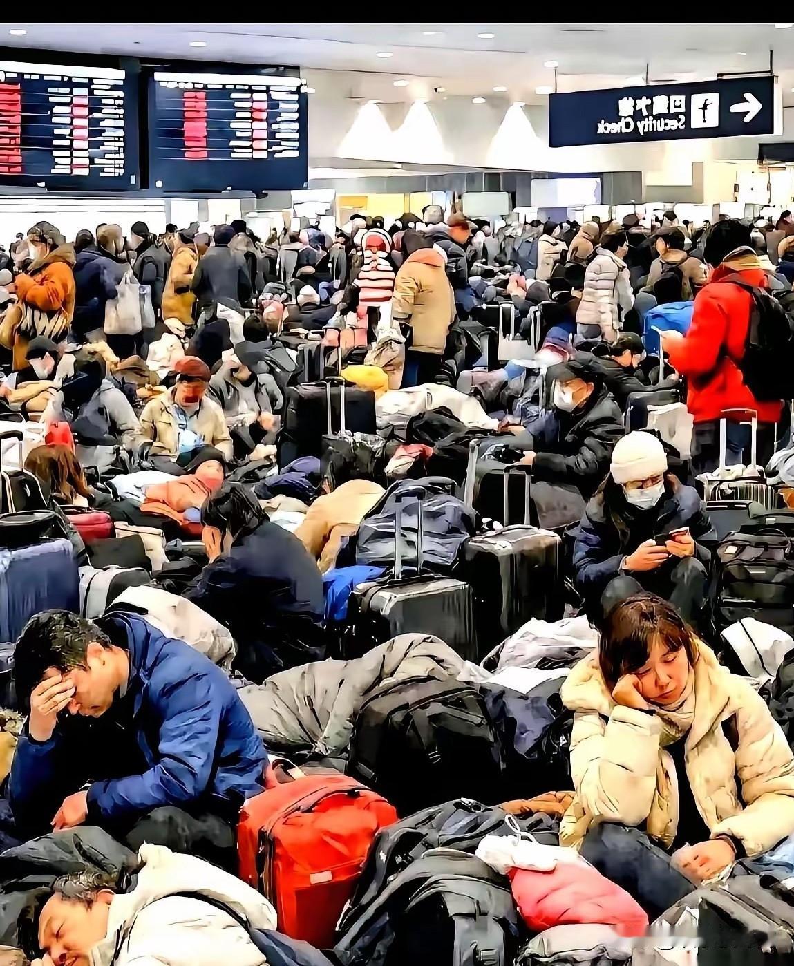 “派包机！必须派包机来接我们！”
听听这声嘶力竭的呐喊，来自刚刚还在北海道朋友圈