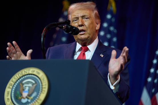 好家伙，跟一位在智库的老同学吃饭，他私下告诉我，特朗普正在亲自给油轮卖保险，这事