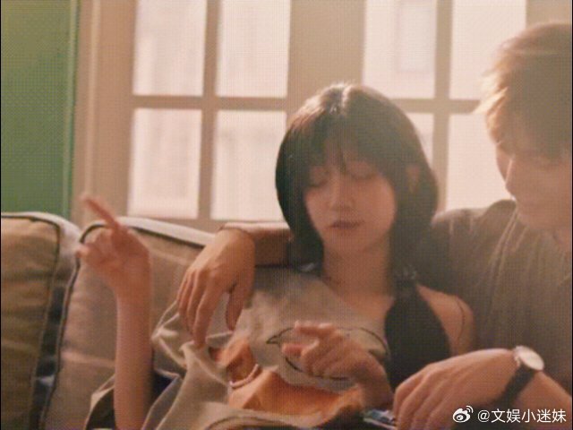宋雨琦黑发 青春疼痛文学女主  宋雨琦黑发也太适配了！和以往亮眼的彩色发型不同，