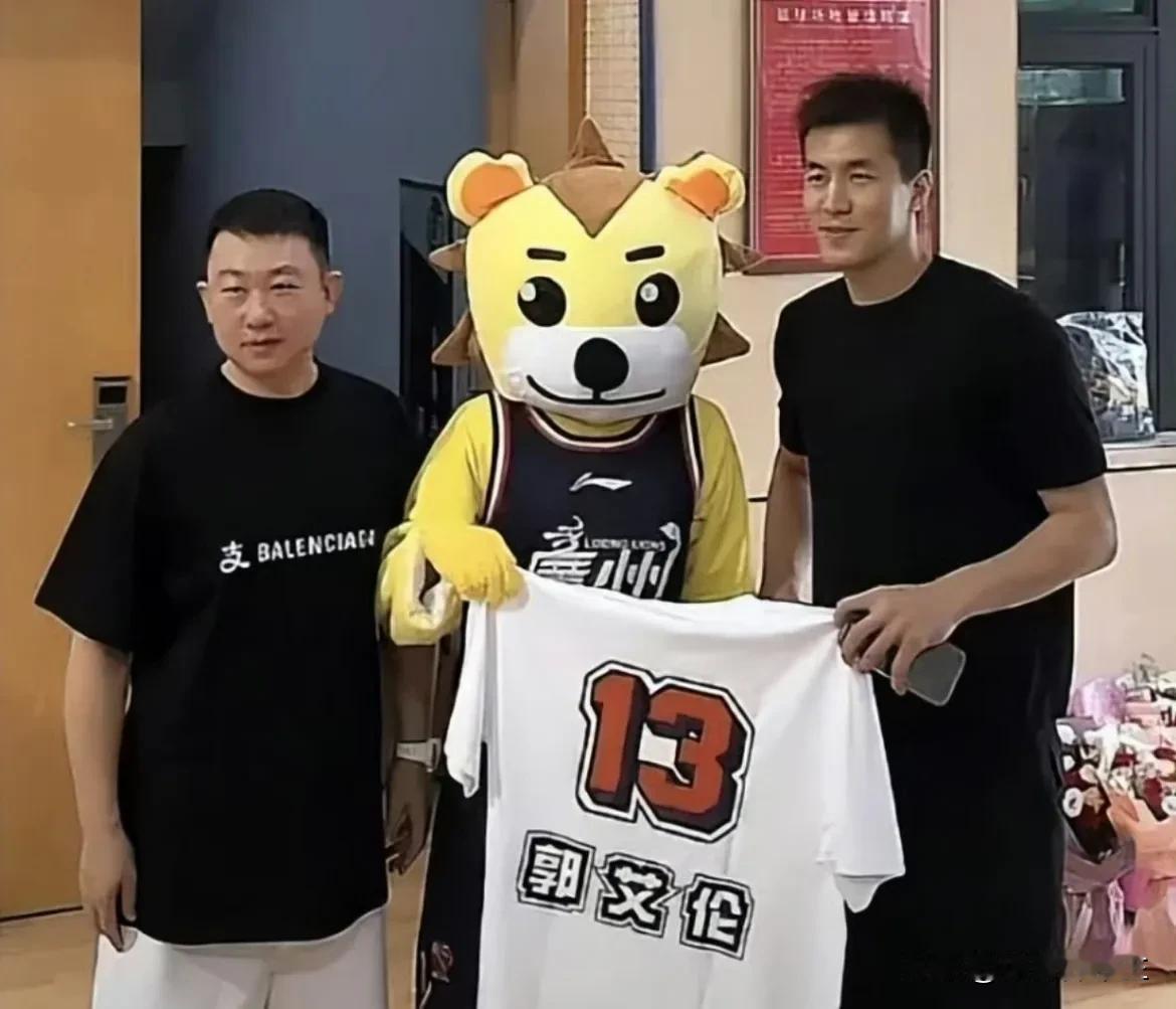 广州龙狮全队将于明天在成都开启集中体测，刚刚加盟球队的郭艾伦不会参加这次集中体测