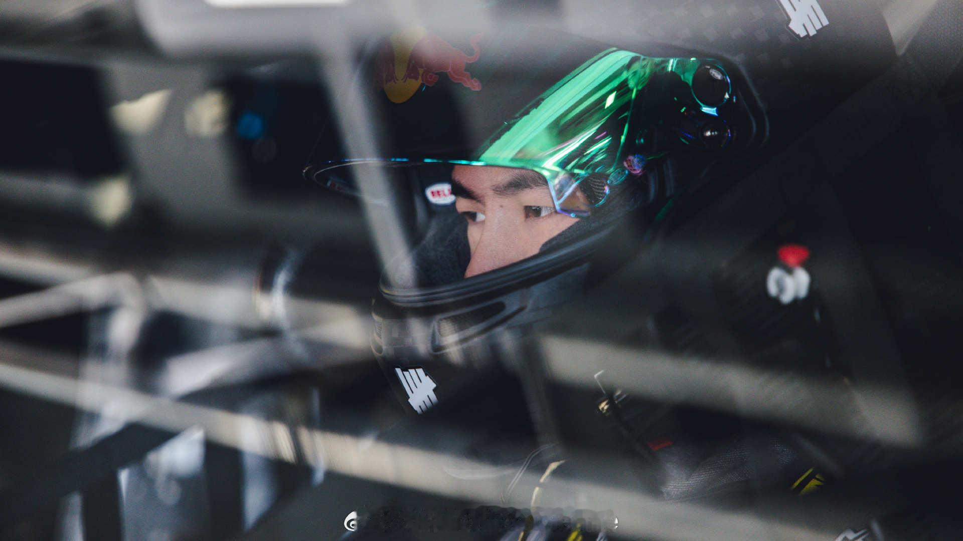 王一博我在王一博 嘿嘿 💚😎 