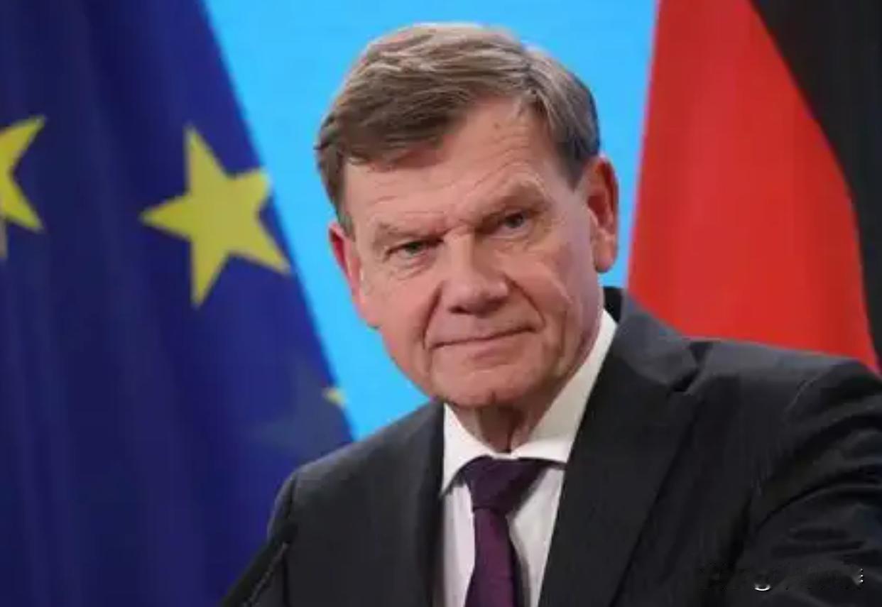 德国最新消息

当地时间12月3日，德国外长瓦德富尔在柏林宣布，将通过“乌克兰优