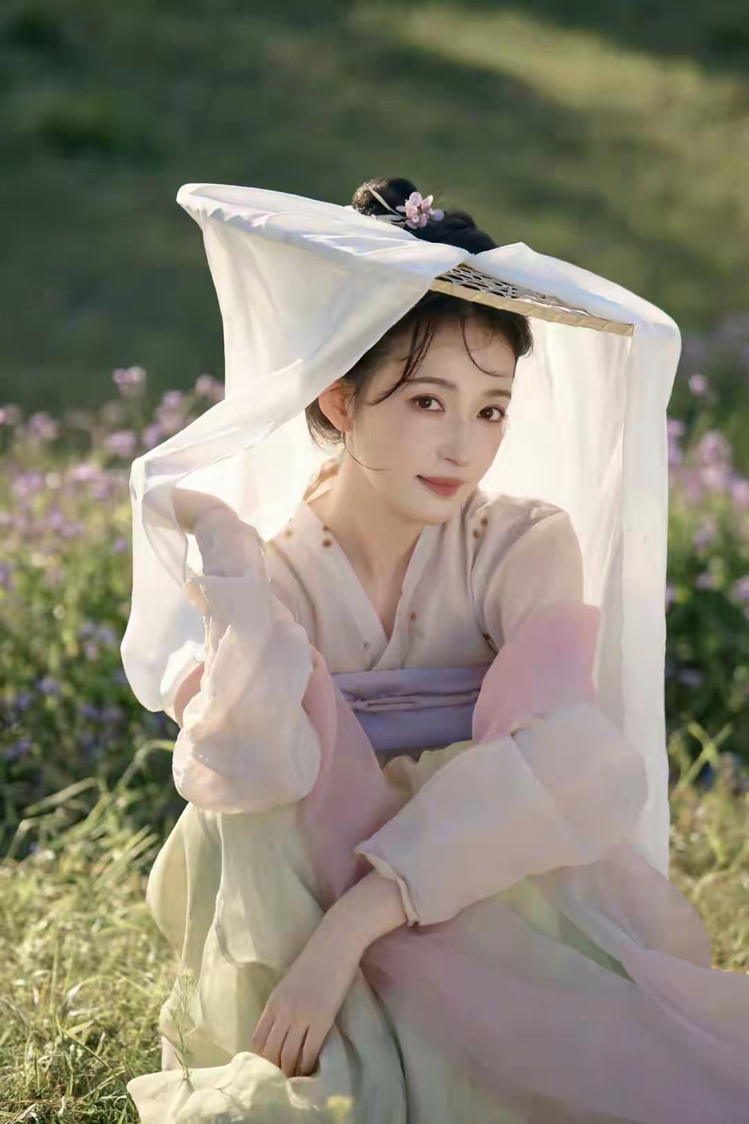 上联：夏雨荷花艳，下联才子请友友请邀对下联 说一句带‘雪’的诗句 在你们家乡，“
