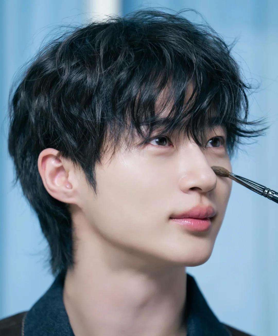 我将开始搬运这个边边（第六弹）
VOGUE X Prada beauty
仙品啊