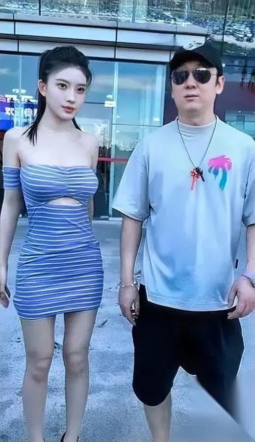 太敢说了！

周杰伦直接开怼

把一众山寨模仿者的底裤都扒得精光。

最近刷到多