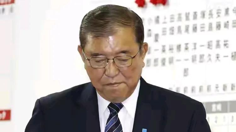 石破茂真要“破”了！
日本自民党大选惨败，现有执政联盟总共215票，远低于过半数