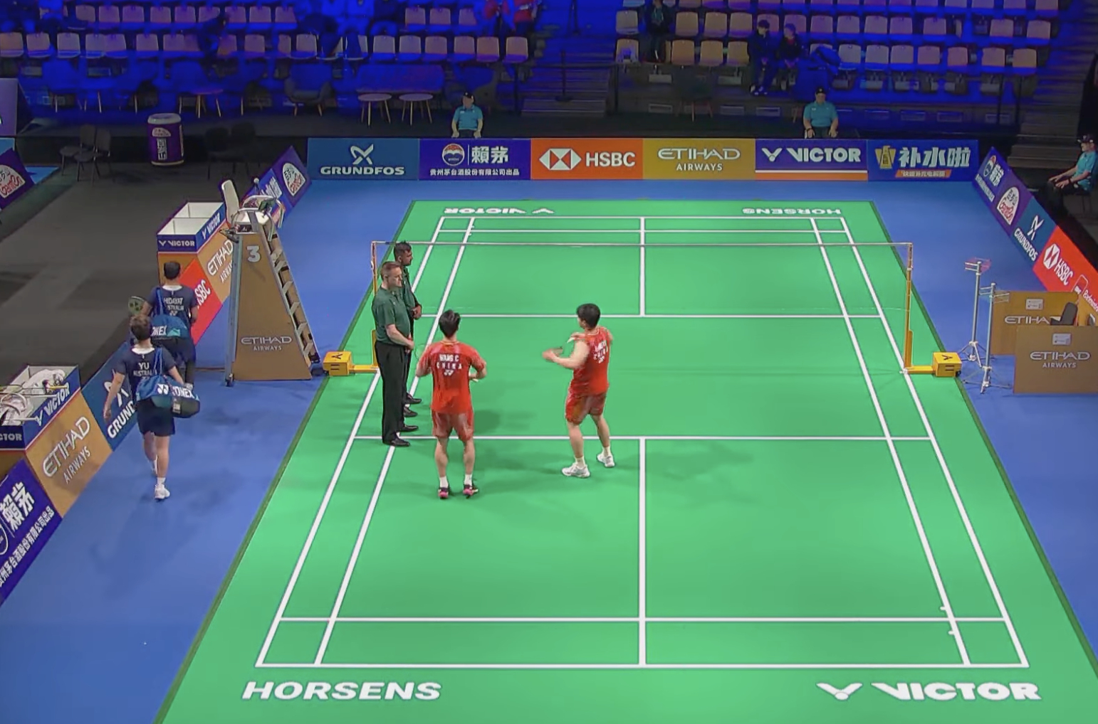 一双：梁伟铿/王昶🇨🇳 vs 🇦🇺里兹基/于亚贝，比赛马上开始！为国羽点