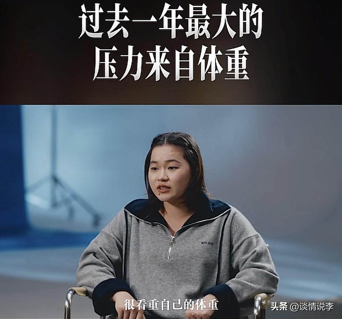 刚刚看完人物杂志对全红婵的专访，哭着看完的。

去年一年以来，她最大的压力是来自