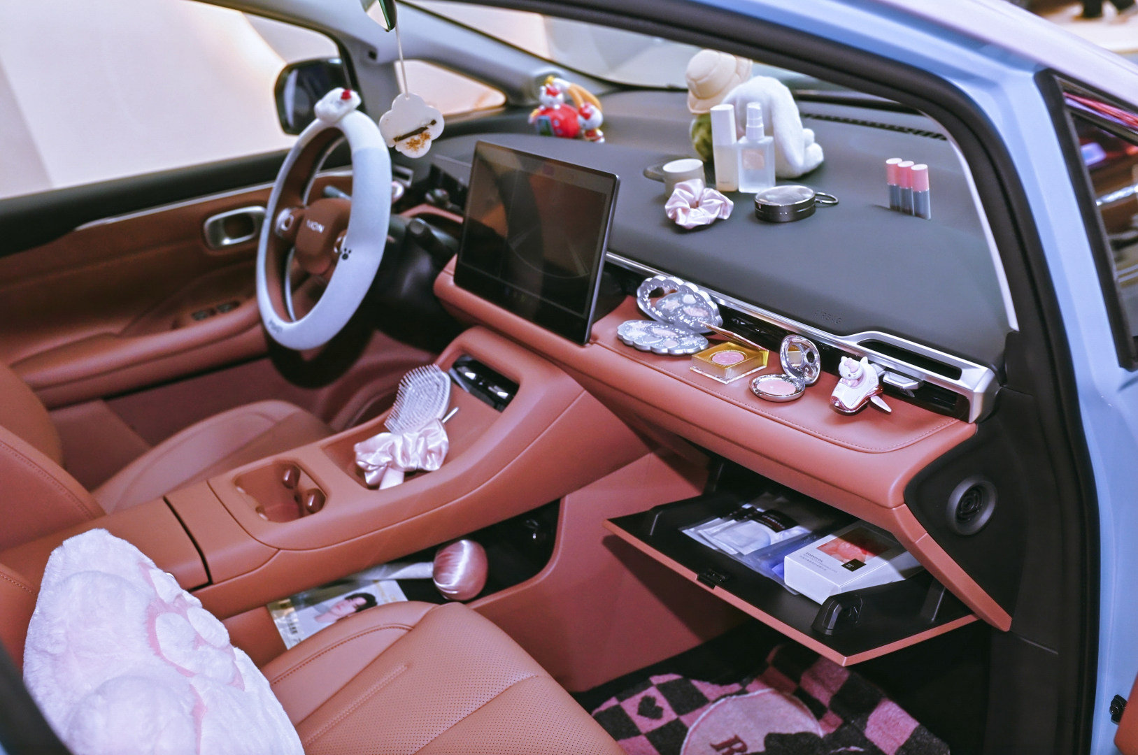 从百万用户到百亿公里，埃安用真实路况数据验证出真智驾。张雄说普惠，从不是降级，而