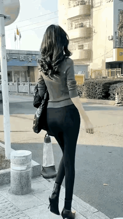 好看就是好看，得大方承认G.F.L l型身材 气质c 川h美女 o型美女 h级美