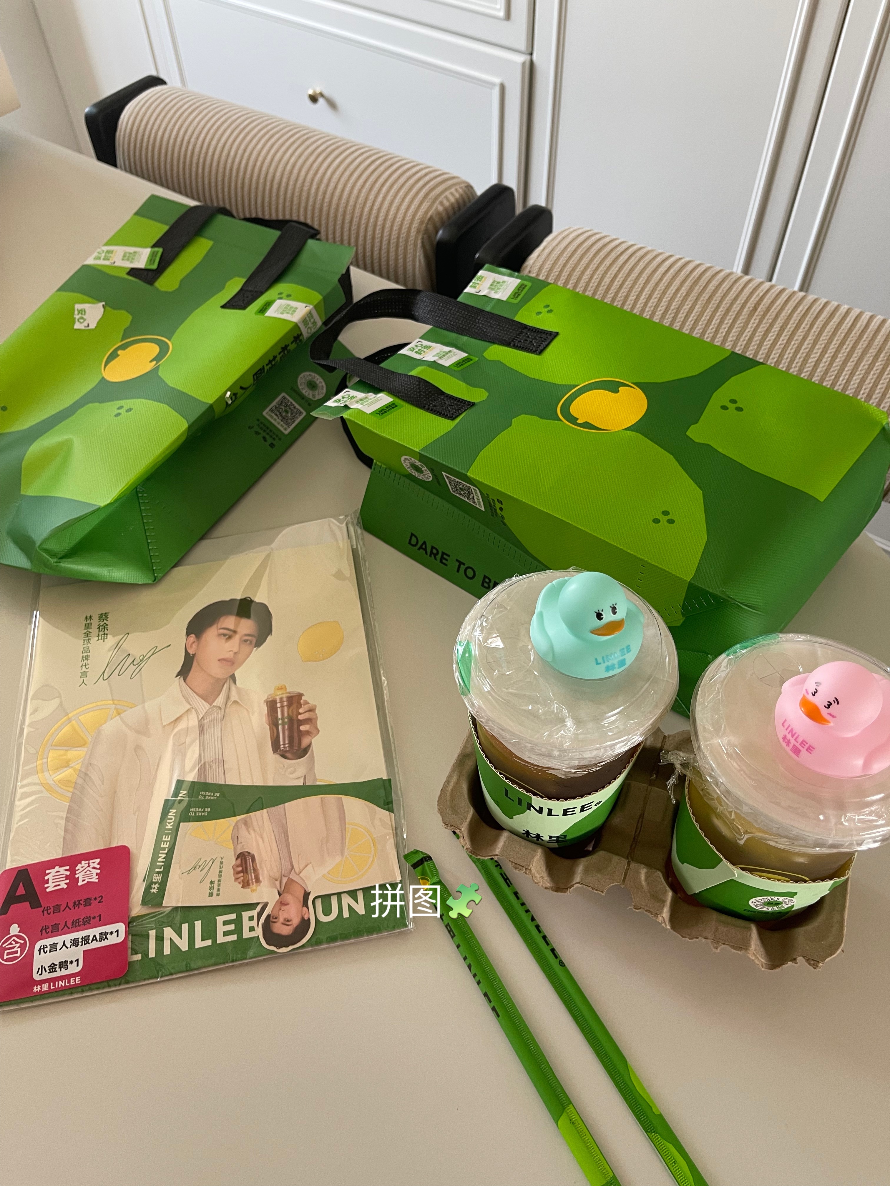 百京热熟了正是喝冰柠檬茶的时候蔡徐坤林里全球品牌代言人