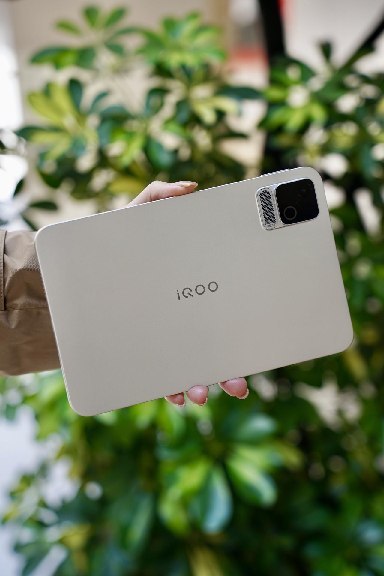 iQOO  Pad Ultra，小尺寸电竞平板，性能强带物理大风扇，玩游戏非常爽