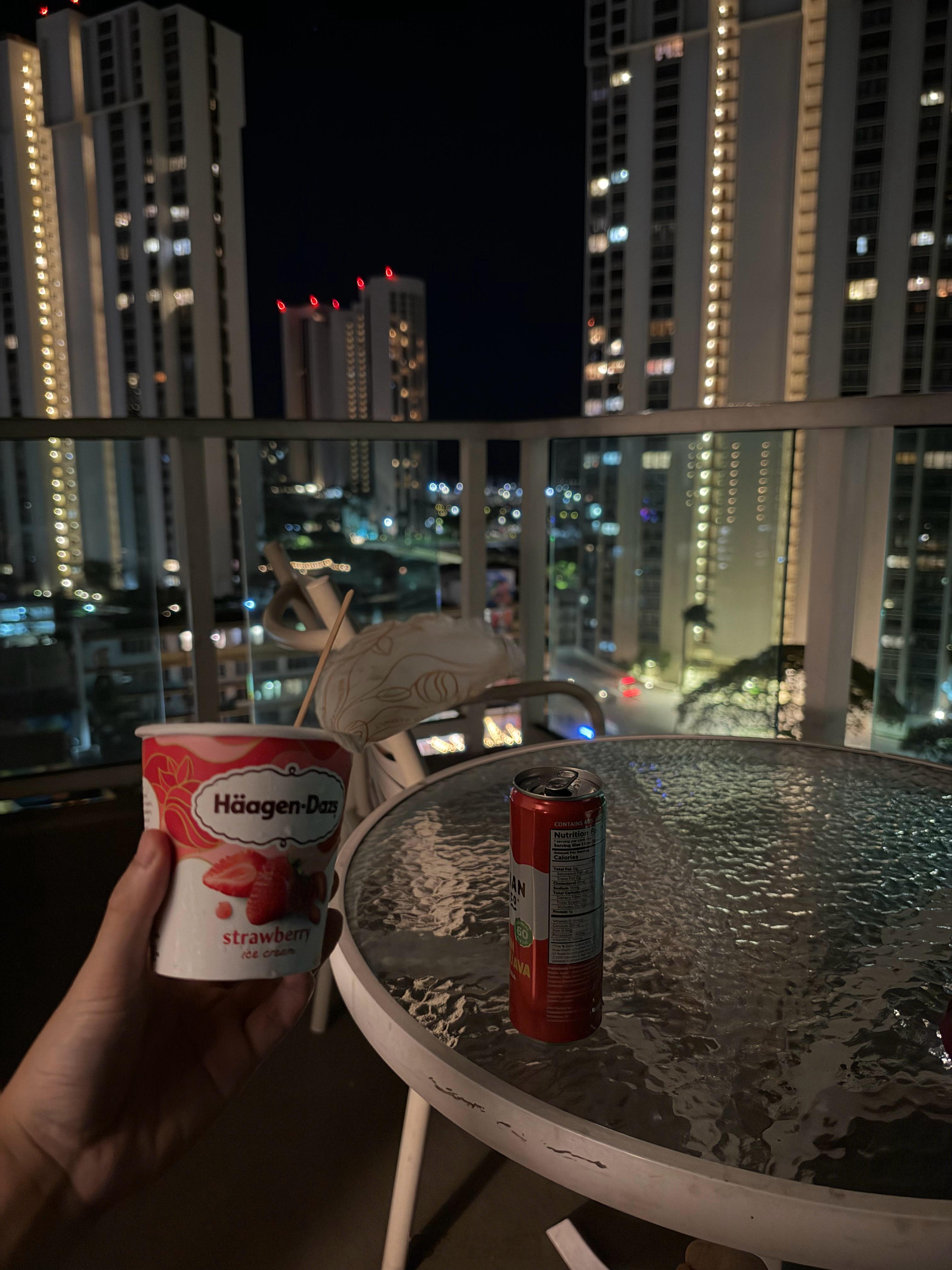 这个点的夏威夷小阳台，吹着海风还是很舒服的[酷][酷]  ​​​
