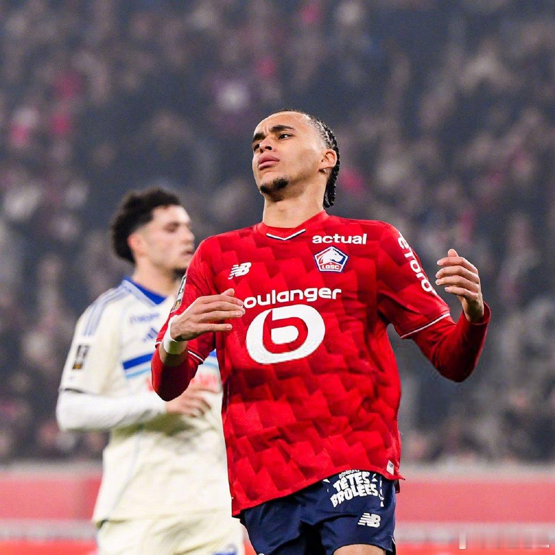 【伤停】法国媒体：皇马球星姆巴佩的弟弟埃唐-姆巴佩遭遇右大腿肌腱部分撕裂，至少缺