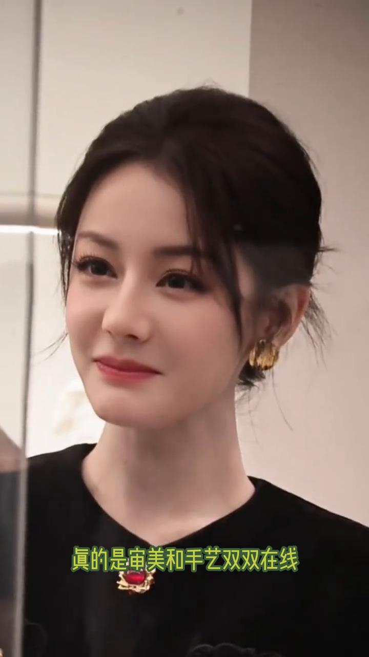 我可无条件支持这个。迪丽热巴顶替王亚飞，才知道原来这些出圈发型都是热巴自己做的，