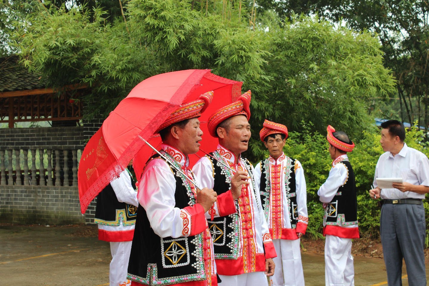 壮乡文脉绵长！歌飞八桂，一脉非遗承千年。每一项非遗都藏着乡土根脉与民族智慧，是看