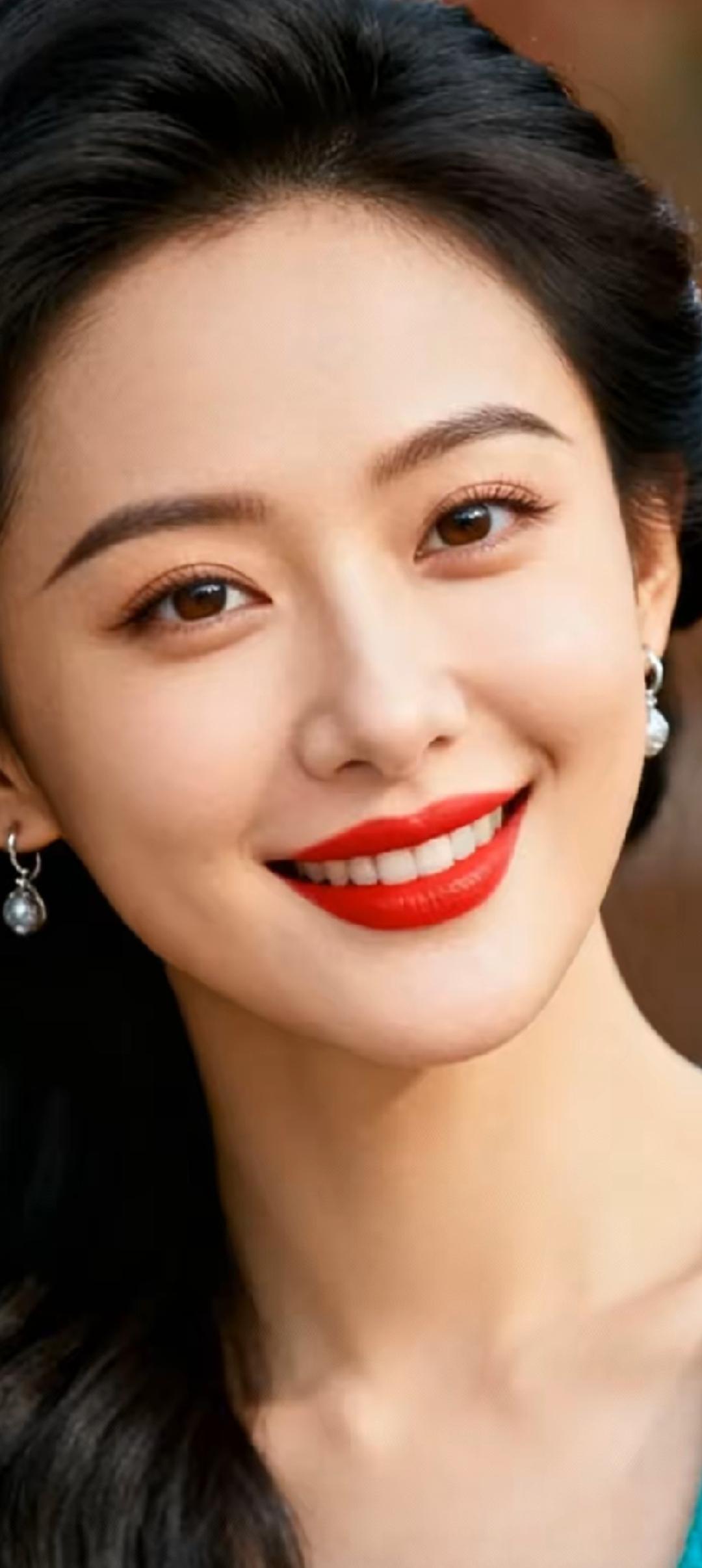 甜美笑容，红唇闪耀，优雅气质，完美妆容！💄✨