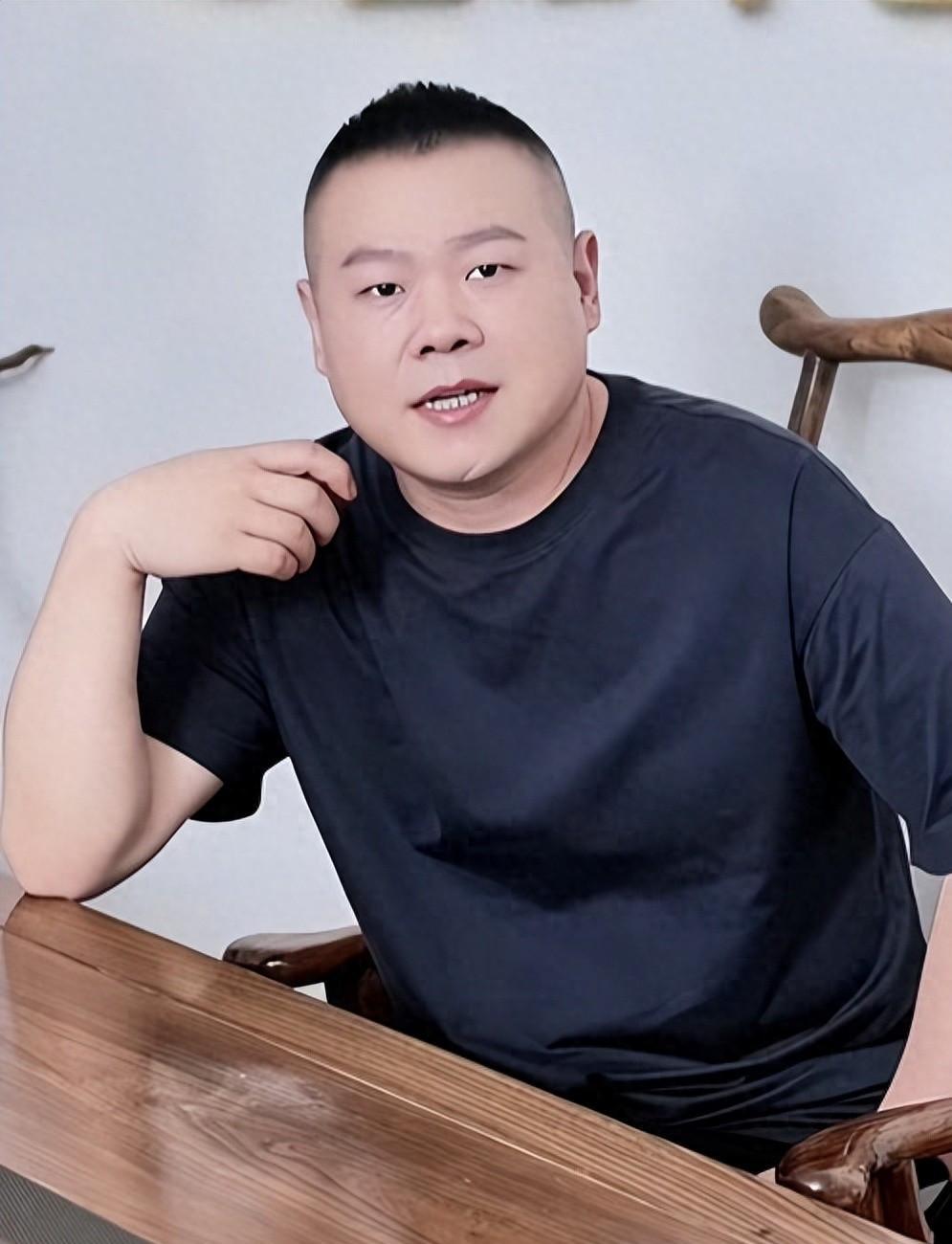 岳云鹏果真又去参加26年央视春晚的彩排啦！你也很期待吗？

看杨帆的微博得知：2