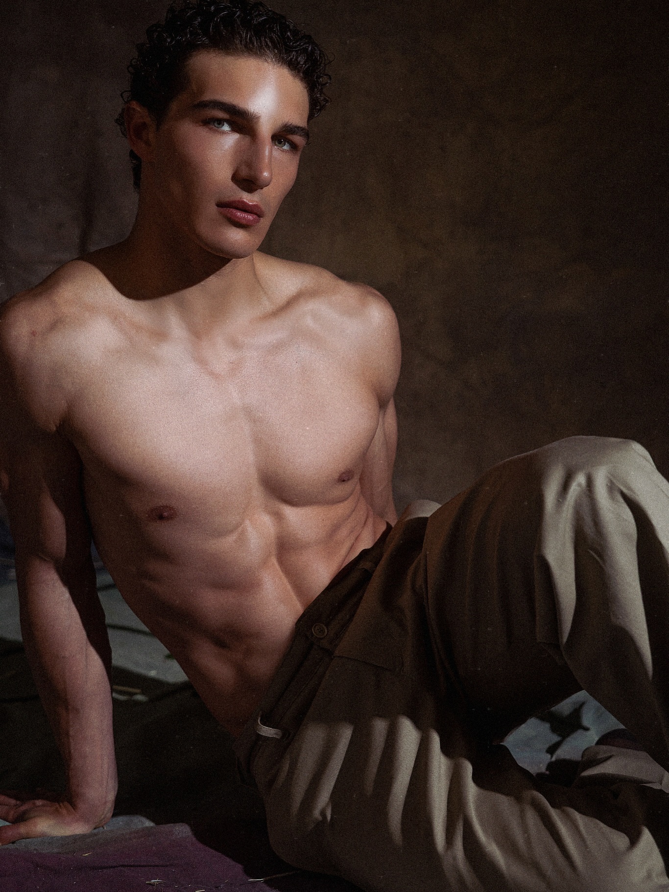 模特: Sacha Bilal | 📸摄影师: Mark James Dunn