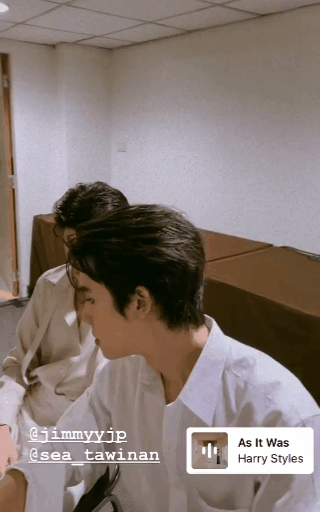 一个jpg一个gif 