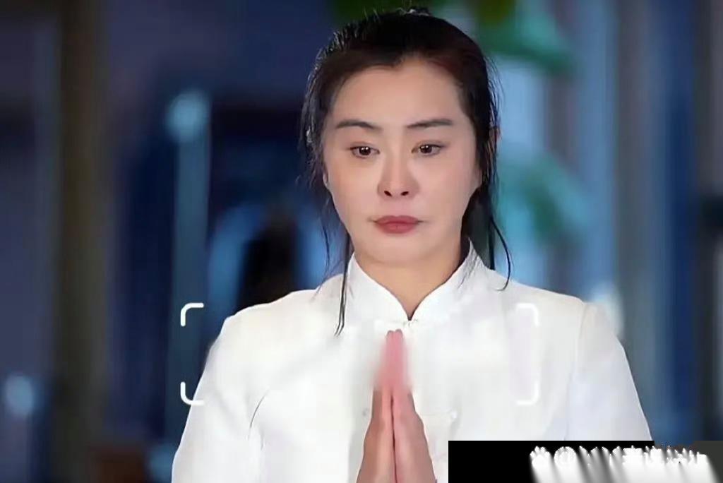 56岁的王祖贤，感觉好像不协调的样子，像极了周处除三害里面弹吉他的那女的，原来的