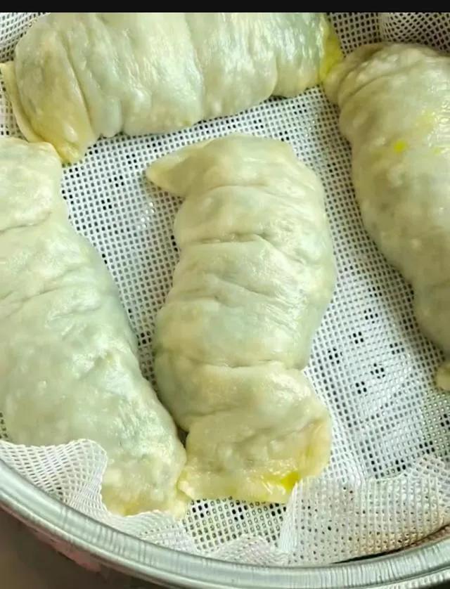 这个图片上的饭挺有食欲，就是不知道叫什么名字？

这是哪里的做法啊？请高人指教[