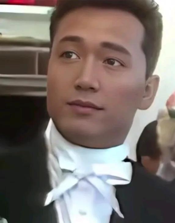三哥这颜值真是帅得惊人啊，这个五官生得那长叫官官分明呀，，每一官单独拎出来都是极