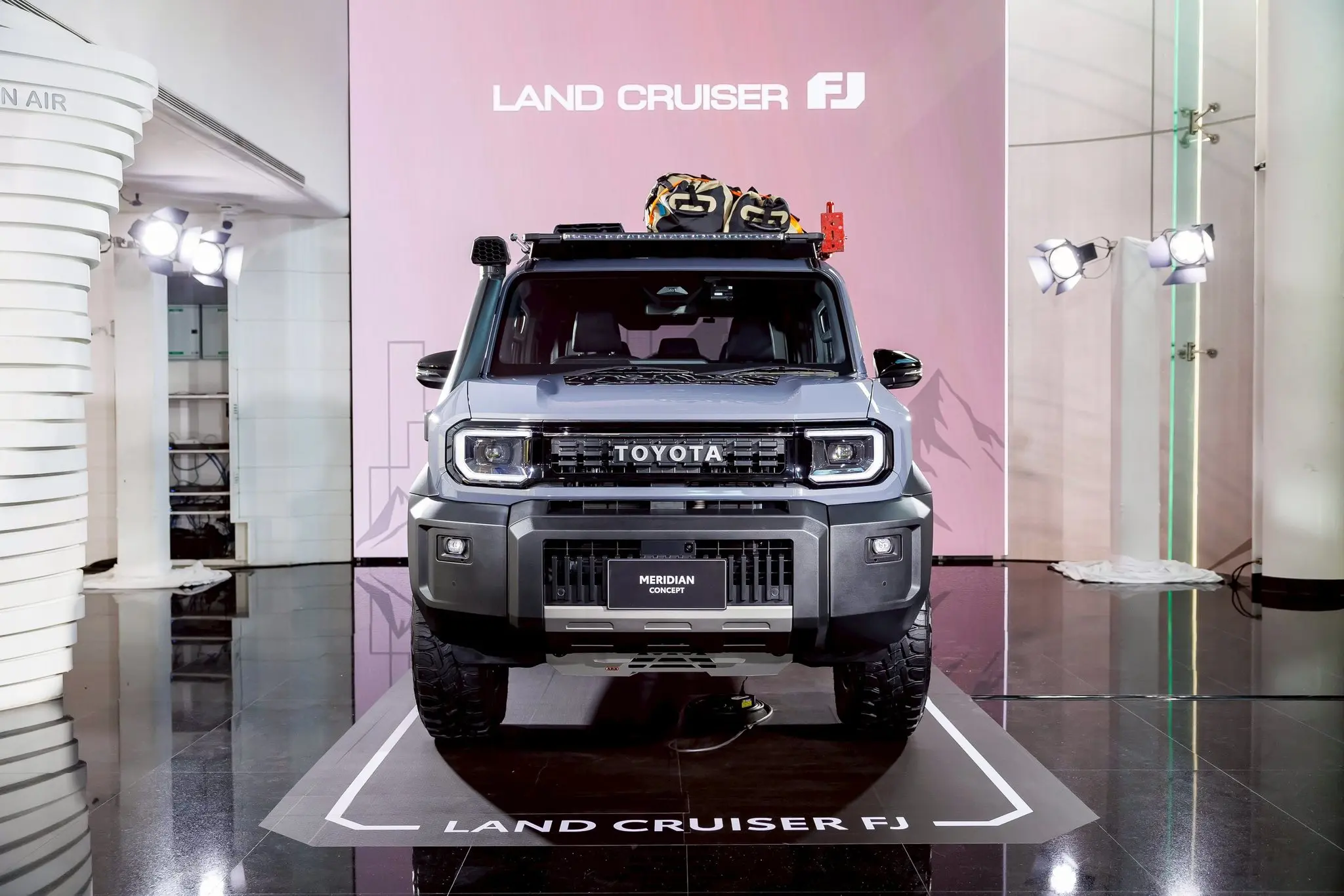泰兰德发布的“FJ酷路泽”。LAND CRUISER FJ