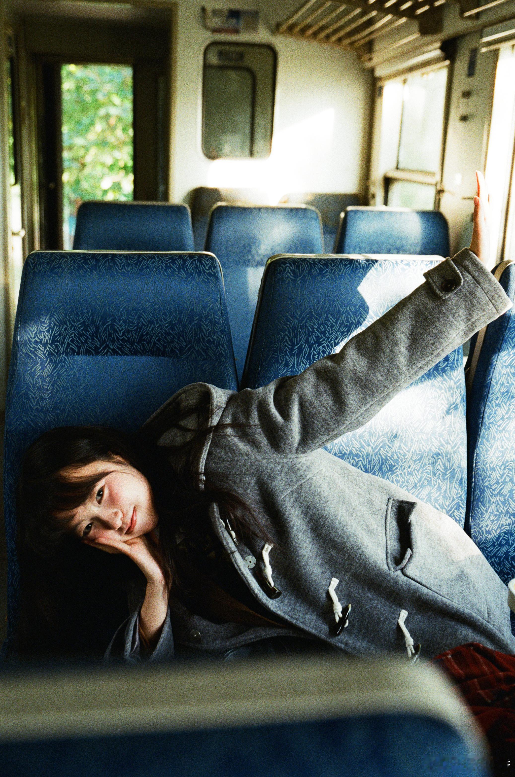 绿皮车上的一组jk写真，也是终于拍到了！杭州约拍