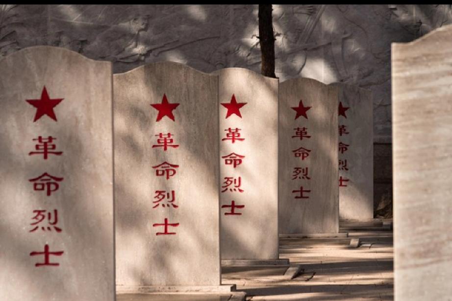 追寻2026清明祭英烈活动，缅怀并肩作战的战友，退伍老兵们不妨相约去烈士陵园祭拜