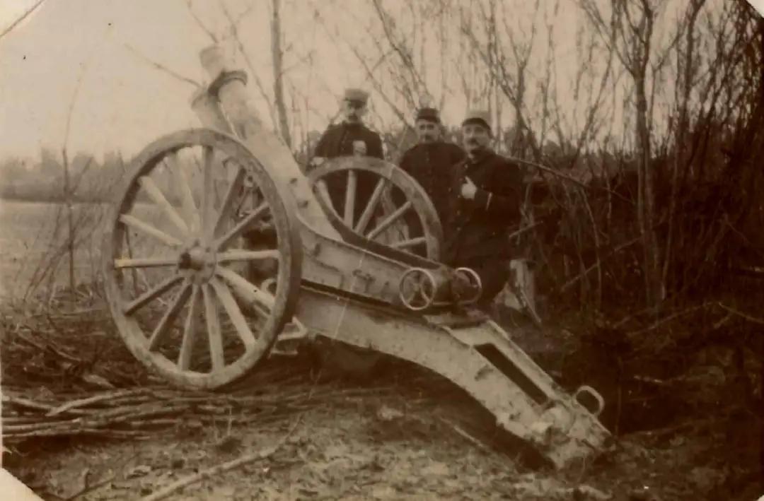 一战时法国援助意大利400门M1897野战炮。

意大利人没改结构，只在炮身上刻