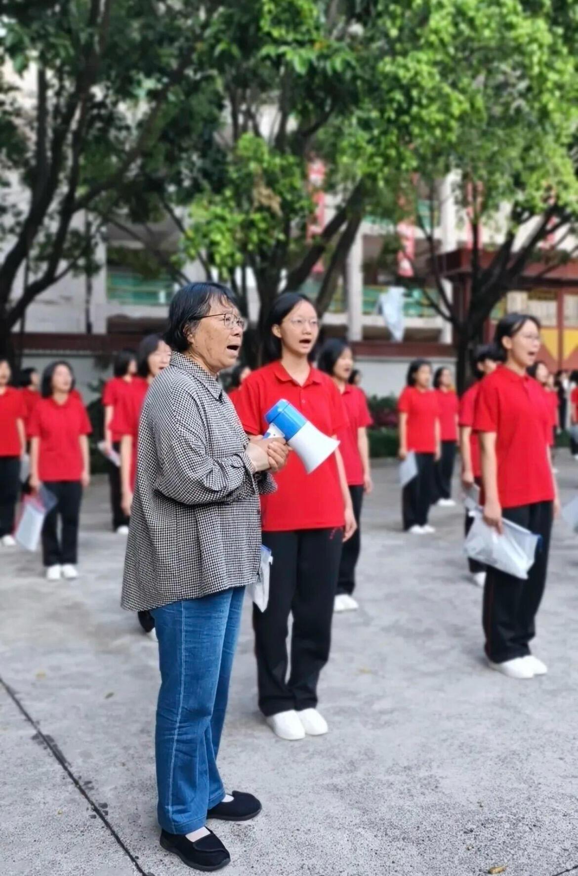 🔥 张桂梅：连续16年送考，“活着就送考”
 
2026年6月7日，云南丽江华
