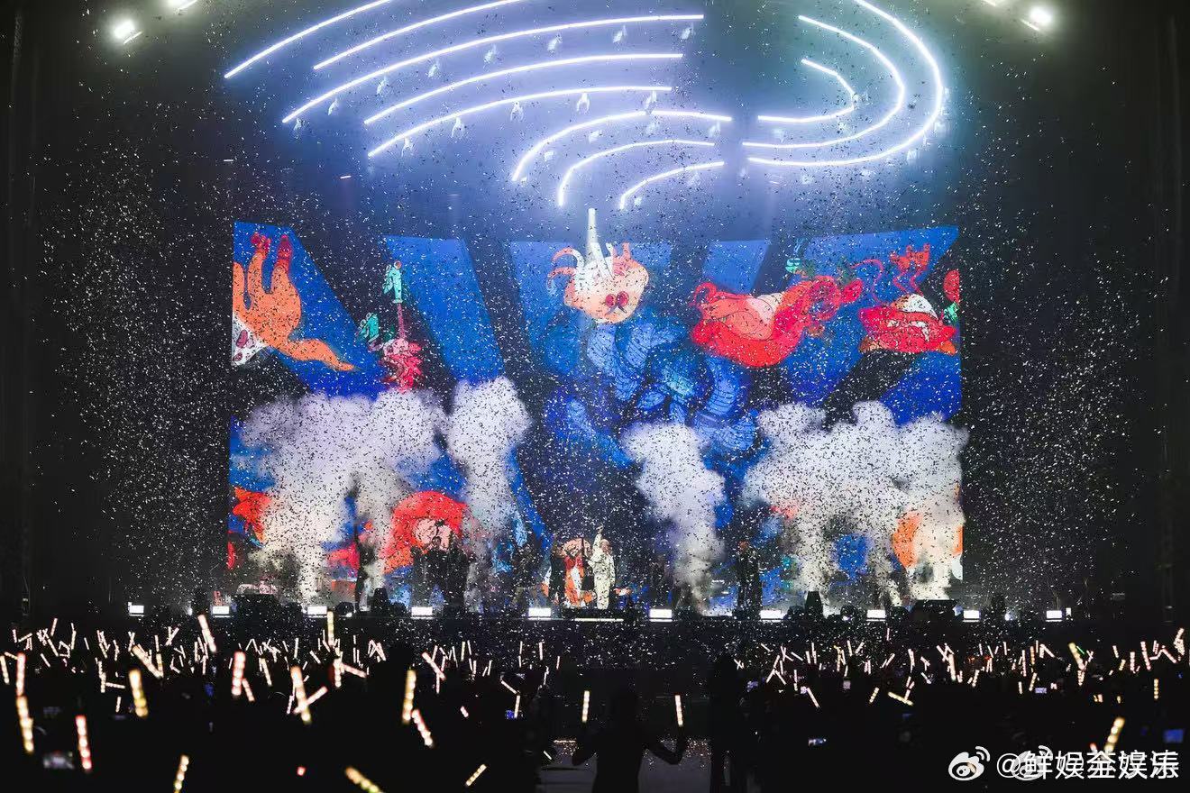 海来阿木巡演大合唱氛围拉满 救命！青岛场大合唱直接把我唱破防，原来现场的感染力能