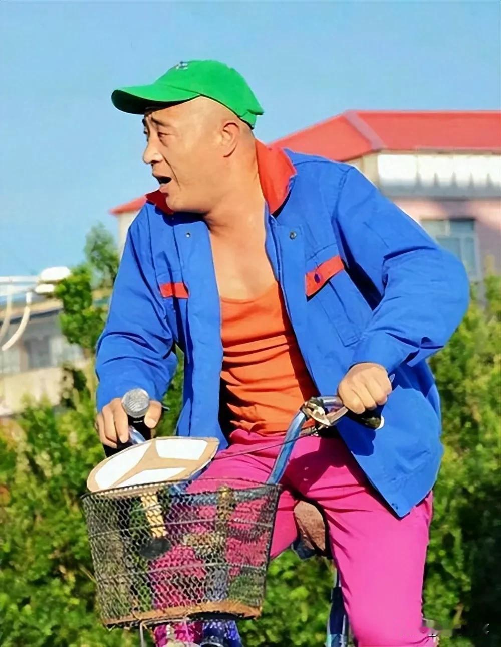 演员，刘小光说，2007年，我被师父赵本山安排出演《乡村爱情2》，饰演赵四那个角