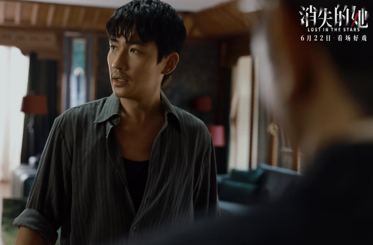  整部电影在情节的设计以及处理上，还是花了不少心思。不断转移视线，让始作俑者一再