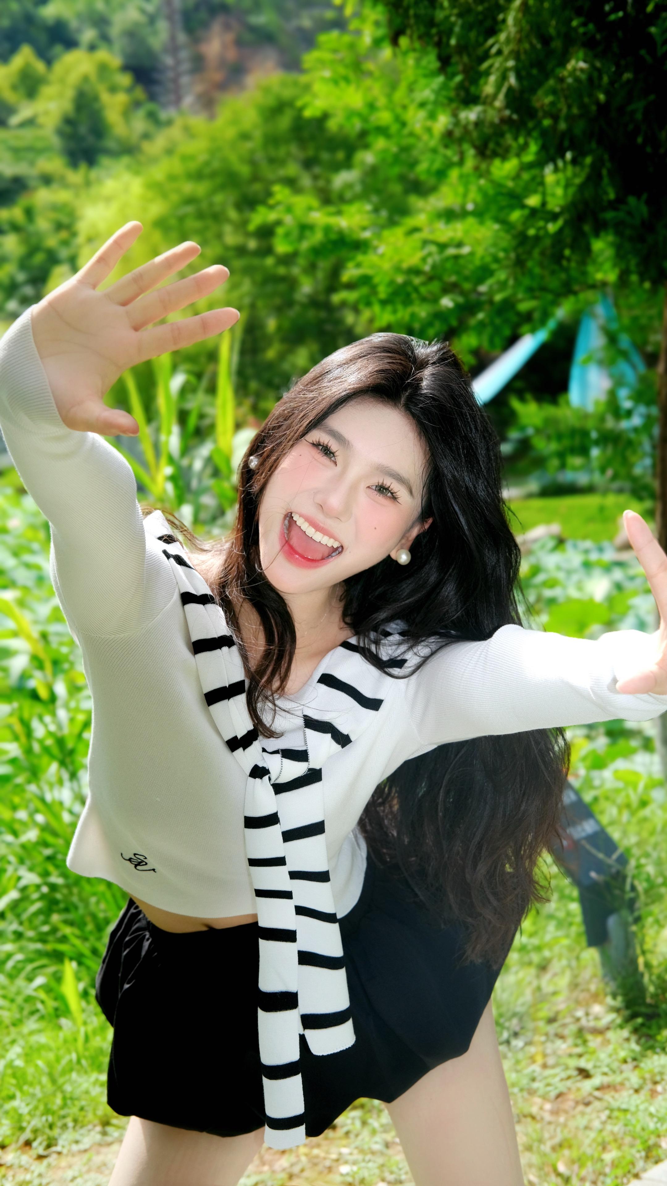 我看着你的脸 轻刷着和弦