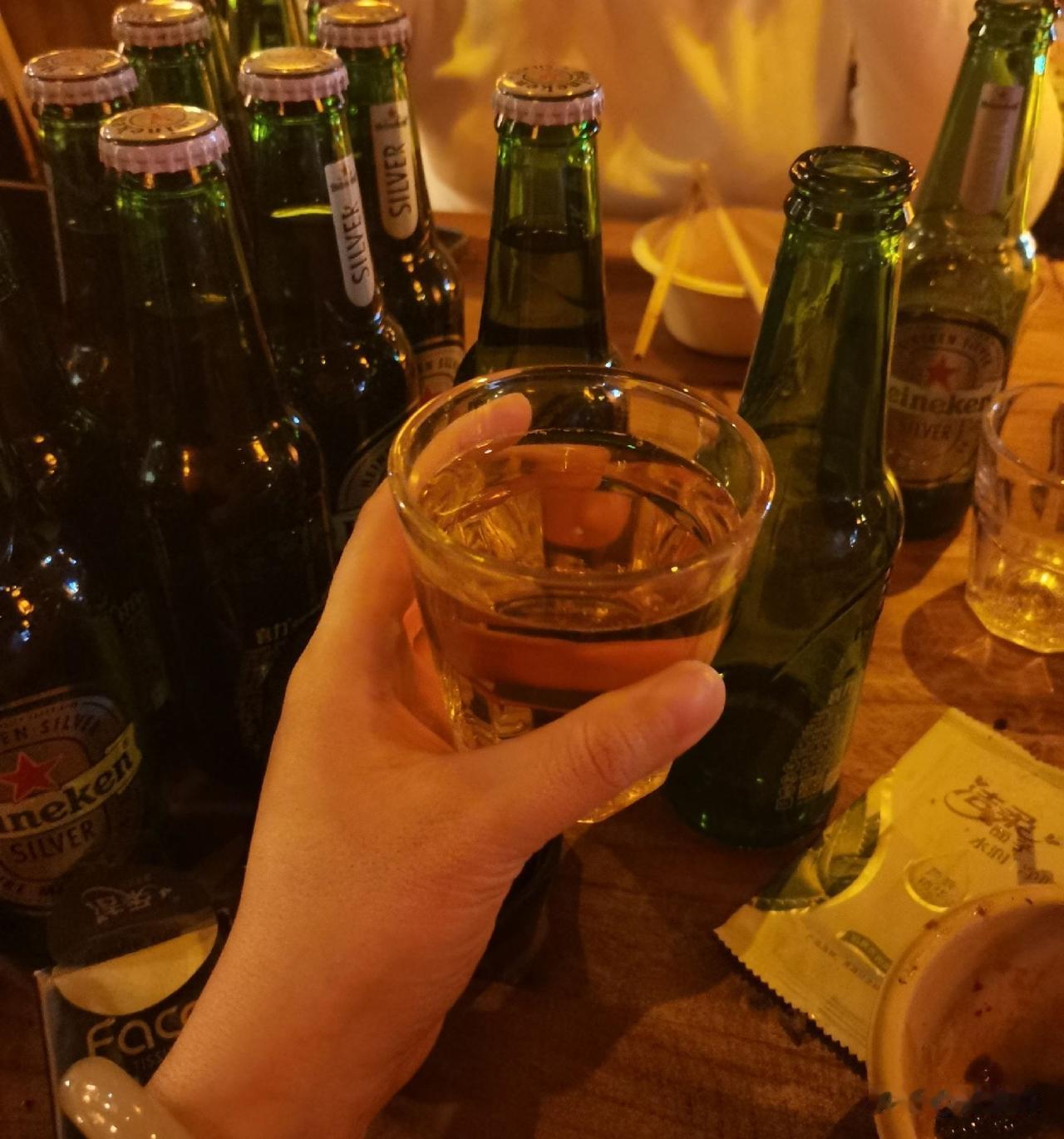 人在失去至亲的时候是不是都会有一段郁郁寡欢的日子。

在这段日子里什么也不想做，