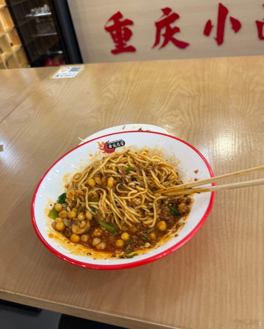 四川人在东北点了一份中辣碗杂面，辣哭了…  