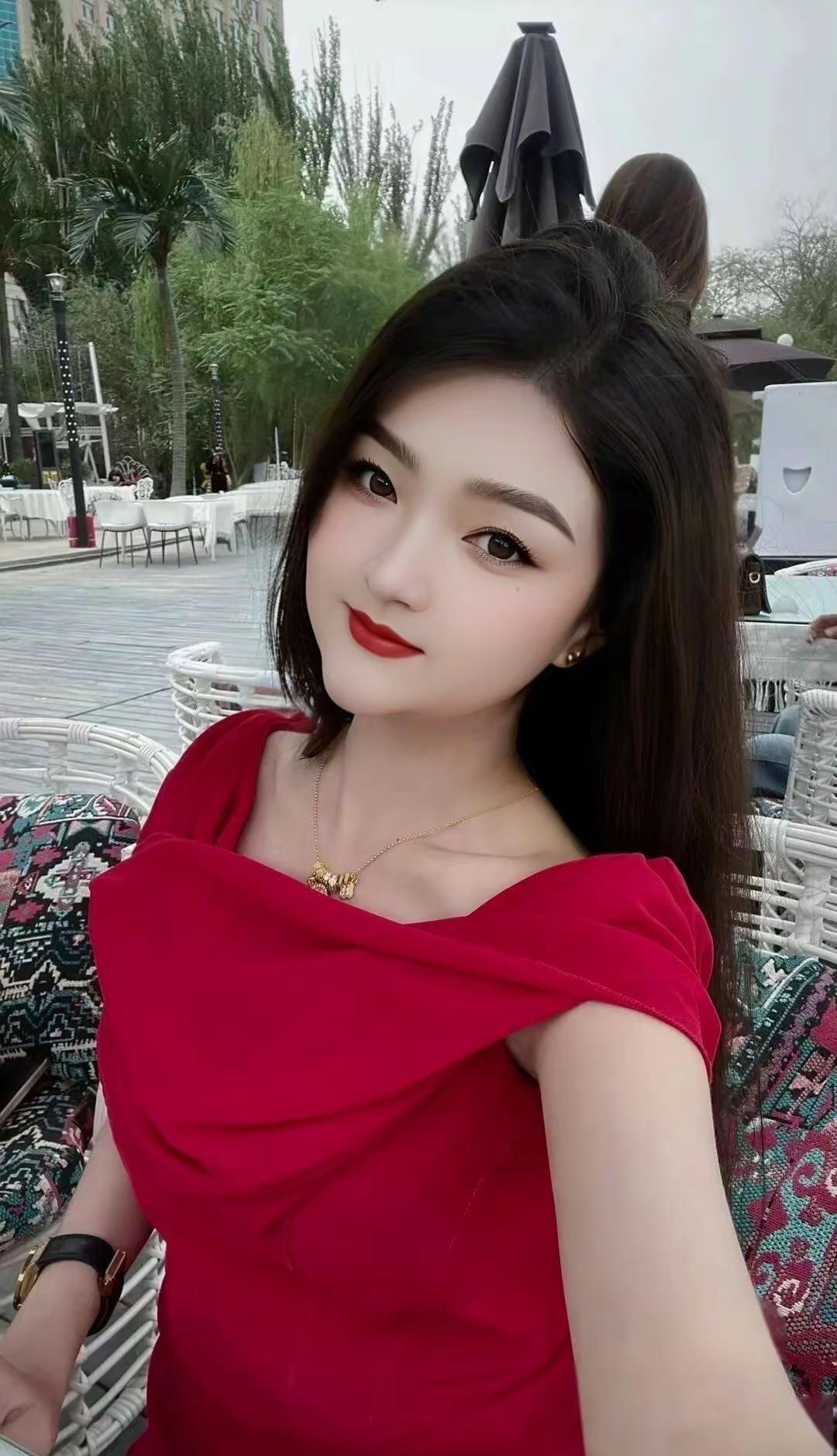 你的善良不用时时刻刻都在线，你的情绪也不用永远稳定。你可以有阴暗面,可以有坏情绪